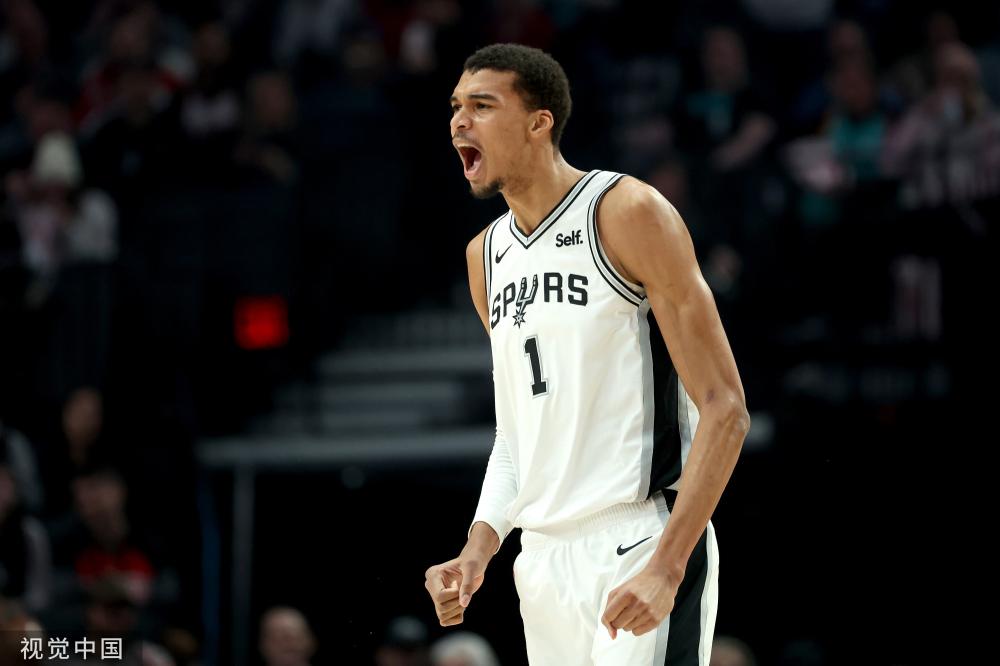 迎风展翼的 迎风展翼的