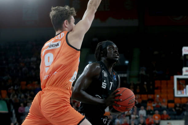 奥资格的里 奥资格的里