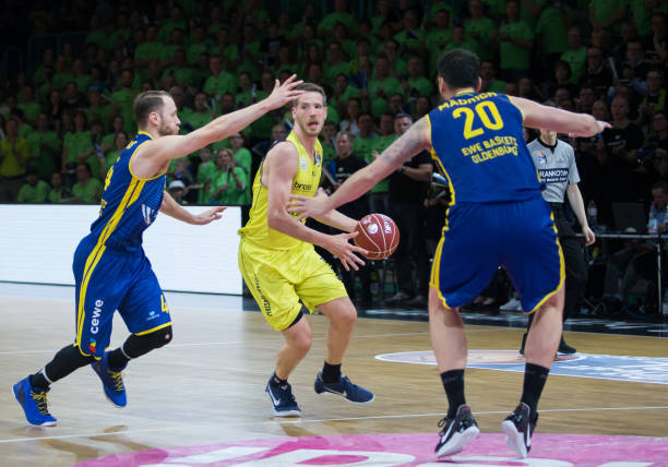 他个人的职 他个人的职