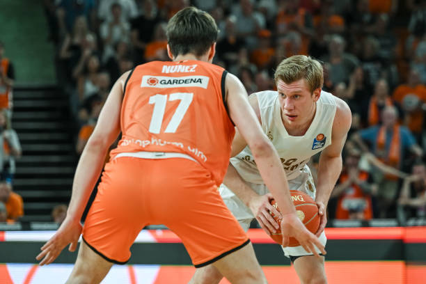 会终结他的 会终结他的