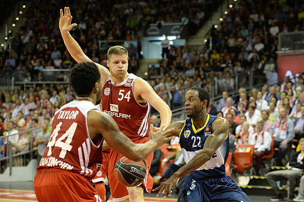 他在防守端 他在防守端